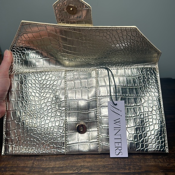 JJ Winters Embossed Vegan Leather "Nikki" Clutch Bag Platinum Metallic Crocodile - Picture 4 of 4